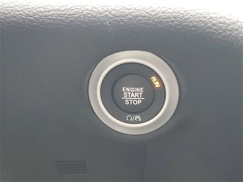 New 2026 Chrysler Pacifica Limited w/ Uconnect Theater Family Group image 25