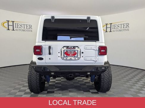 Used 2018 Jeep Wrangler Unlimited Sahara AWD/4WD image 3