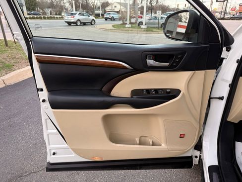 Used 2019 Toyota Highlander Limited image 41