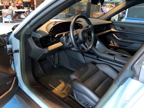 Used 2022 Porsche Taycan image 13