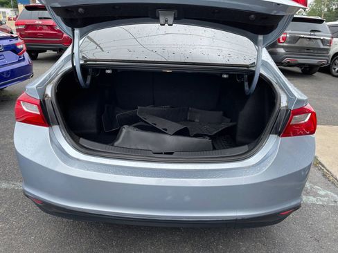 Used 2018 Chevrolet Malibu LT image 2