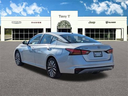 Used 2024 Nissan Altima 2.5 SV image 3