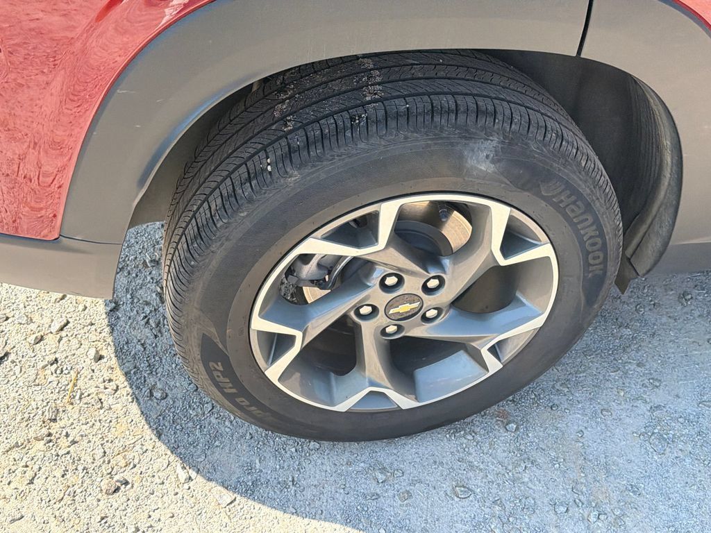 Used 2025 Chevrolet Trax LT FWD image 15