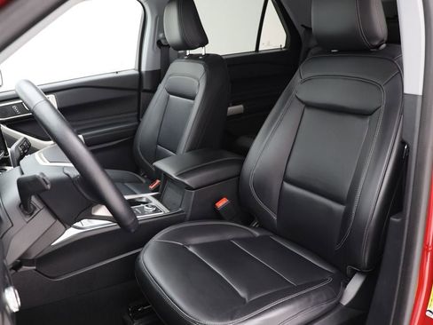 Used 2021 Ford Explorer XLT w/ Equipment Group 202A image 15