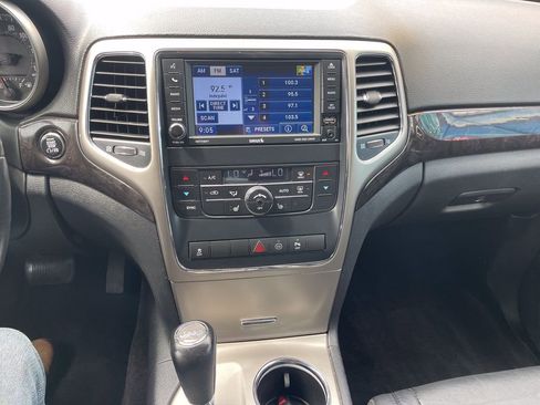 Used 2012 Jeep Grand Cherokee Laredo AWD/4WD image 18