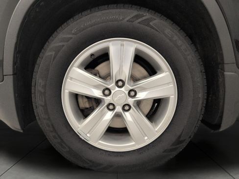 Used 2018 Chevrolet Trax LT w/ LT Convenience Package FWD image 3