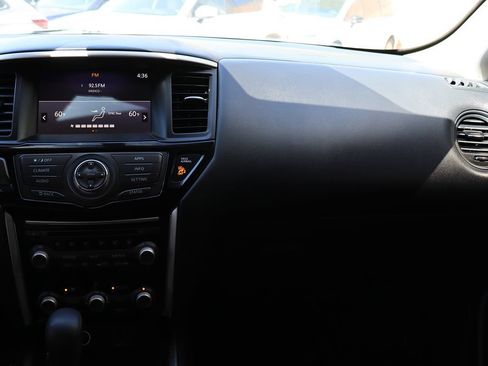 Used 2020 Nissan Pathfinder S FWD image 47