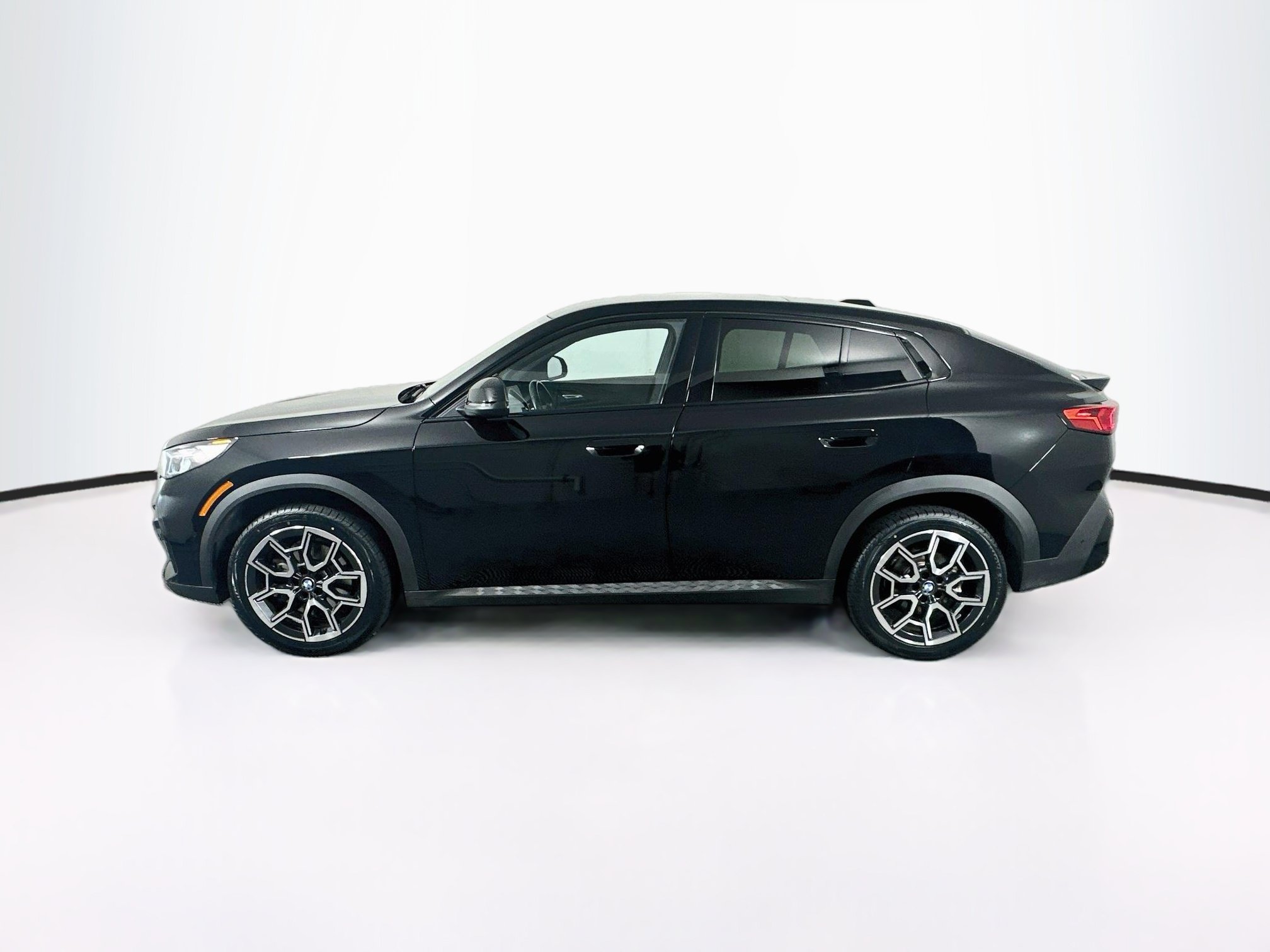 Used 2026 BMW X2 xDrive28i AWD/4WD image 4