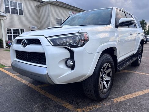 Used 2018 Toyota 4Runner SR5 AWD/4WD image 2