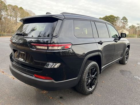 Certified 2024 Jeep Grand Cherokee L Laredo image 3