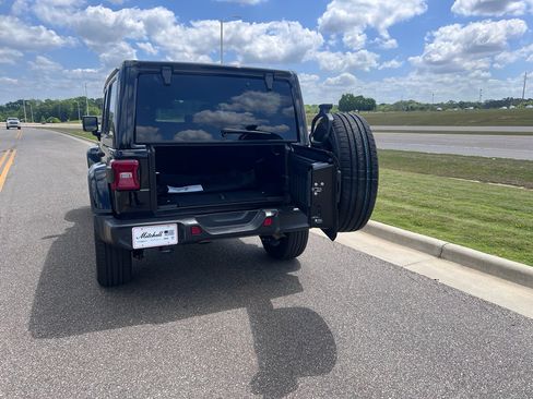 Certified 2025 Jeep Wrangler Sahara w/ Safety Group image 9
