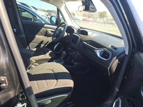 Used 2019 Jeep Renegade Latitude image 27