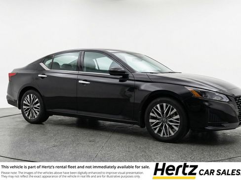 Used 2025 Nissan Altima 2.5 SV FWD image 1