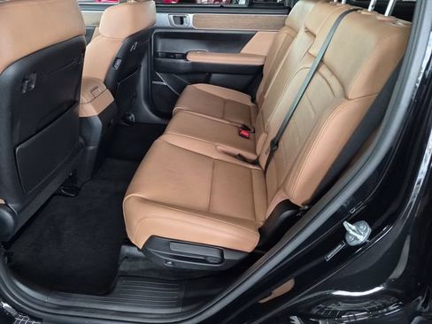 Used 2025 Hyundai Santa Fe Limited AWD/4WD image 16