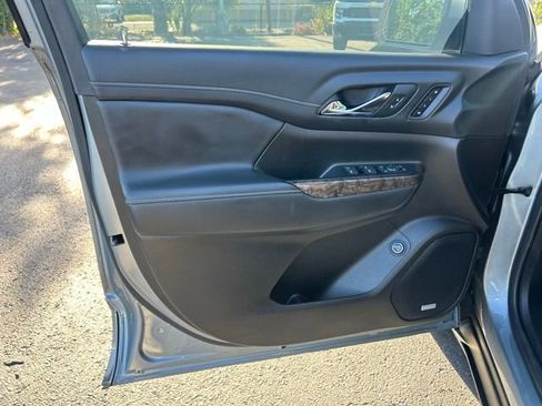 Used 2023 GMC Acadia Denali w/ Denali Ultimate Package FWD image 12