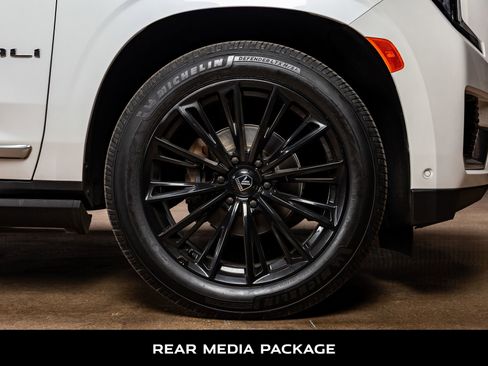 Used 2023 GMC Yukon Denali w/ Denali Reserve Package image 11