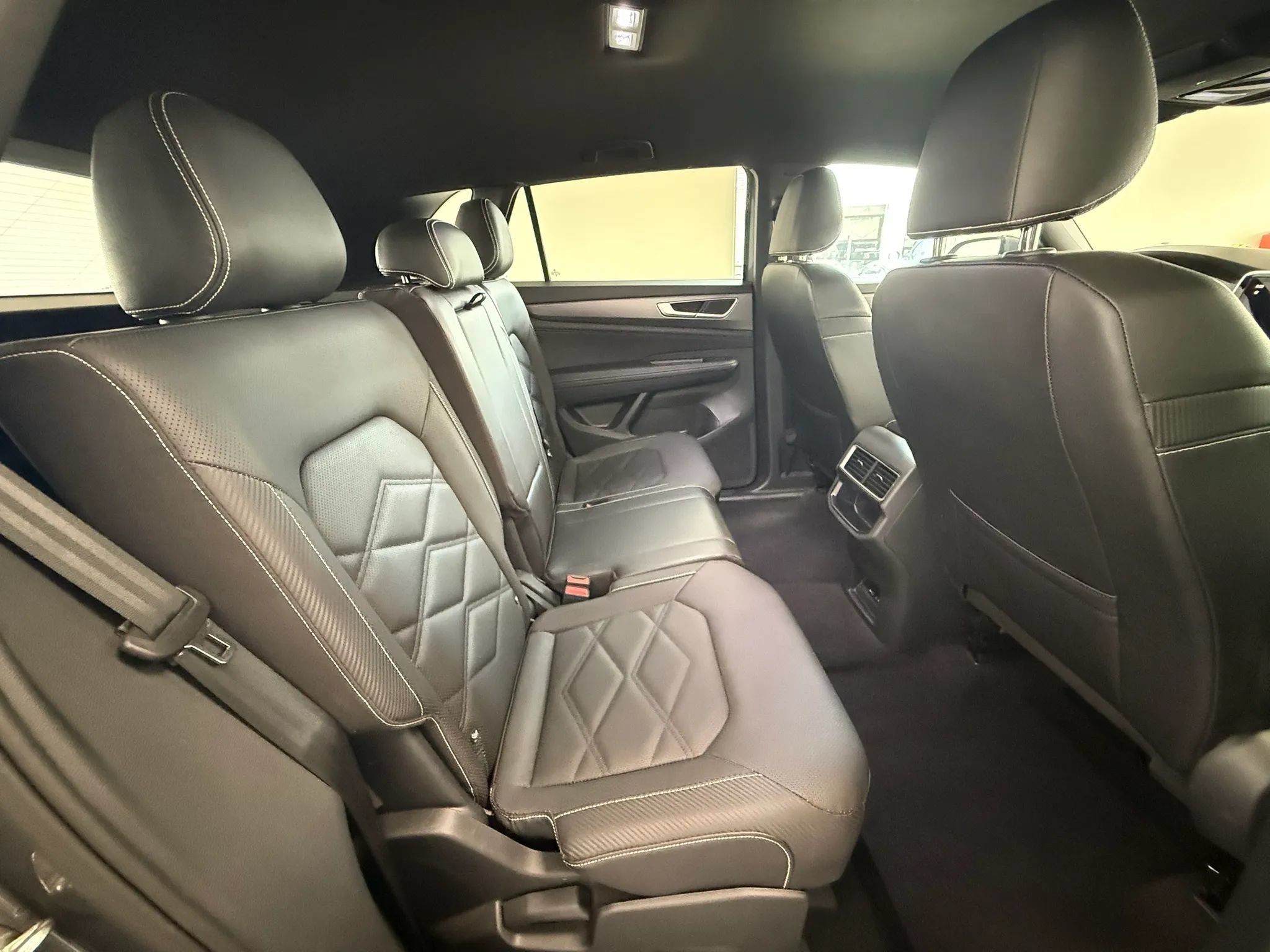 Used 2024 Volkswagen Atlas Cross Sport SE FWD image 21