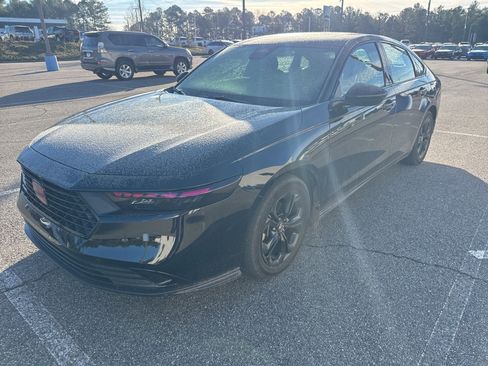 Certified 2025 Honda Accord SE image 1
