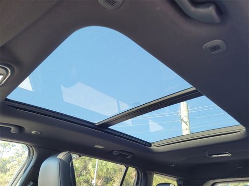 New 2025 Jeep Grand Cherokee L Limited w/ Luxury Tech Group II image 17