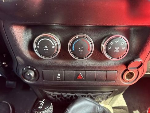 Used 2018 Jeep Wrangler Unlimited Sport S image 29
