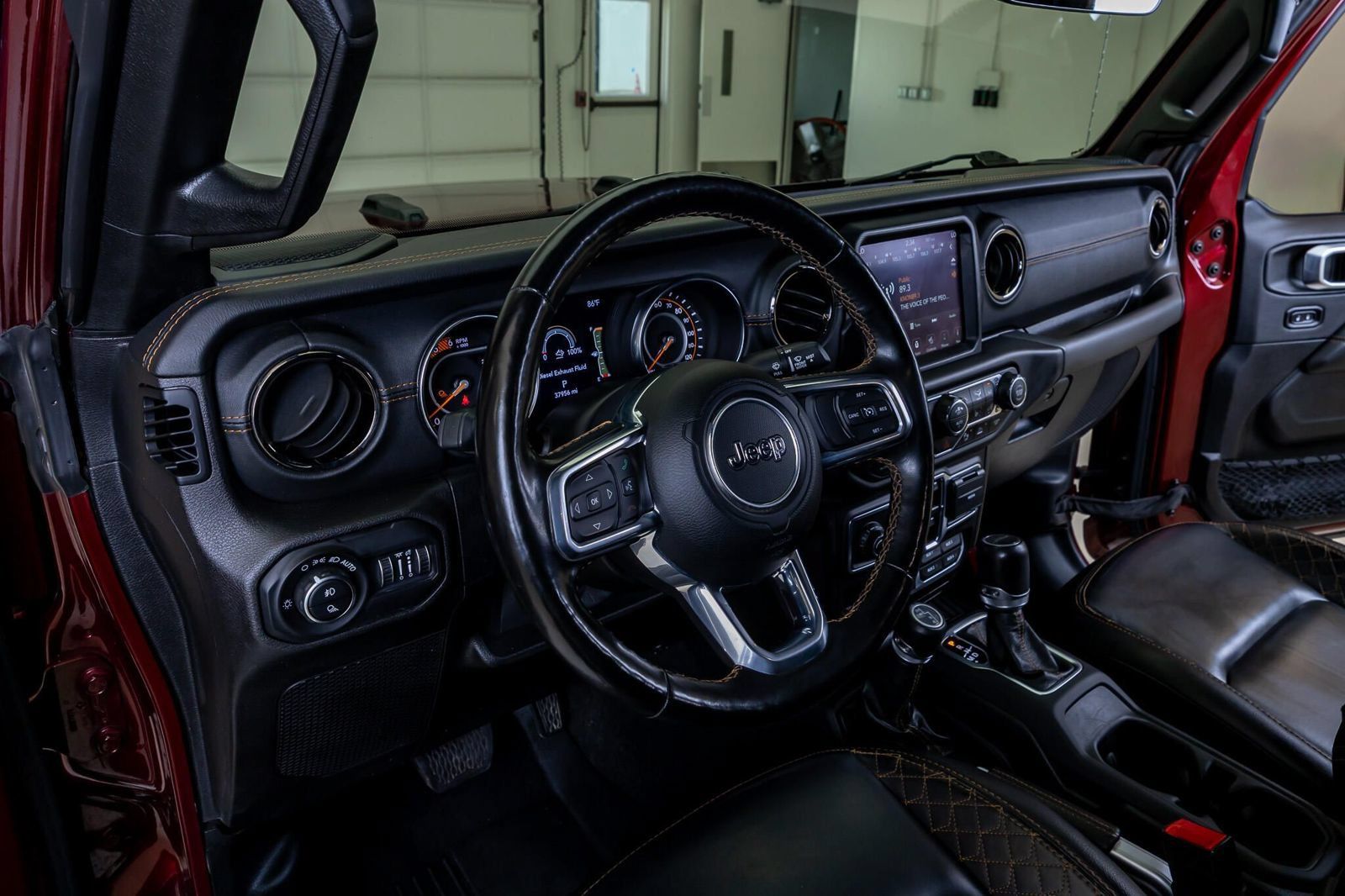 Used 2021 Jeep Gladiator Overland AWD/4WD image 14