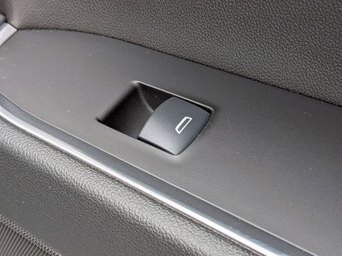 Used 2025 Chevrolet Silverado 1500 LT RWD image 36