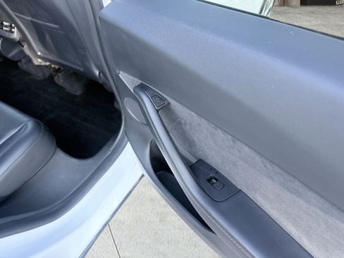 Used 2022 Tesla Model Y Long Range image 43