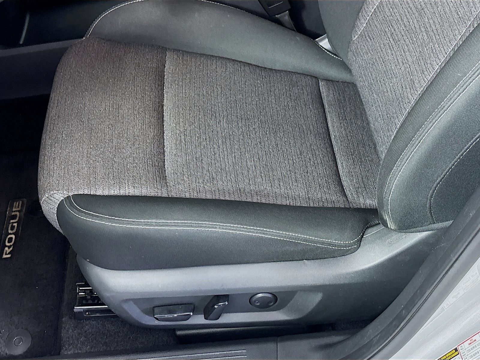 Used 2023 Nissan Rogue SV AWD/4WD image 18