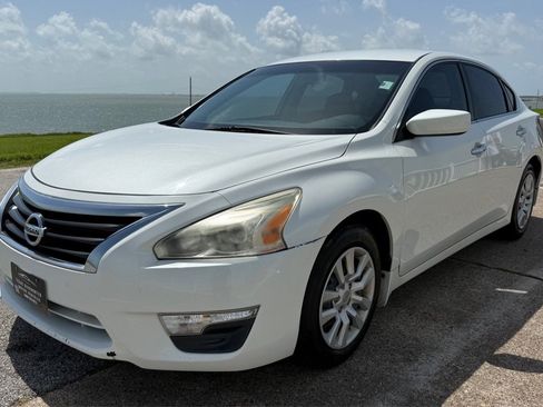 Used 2015 Nissan Altima 2.5 S w/ Power Driver Seat Package FWD image 1