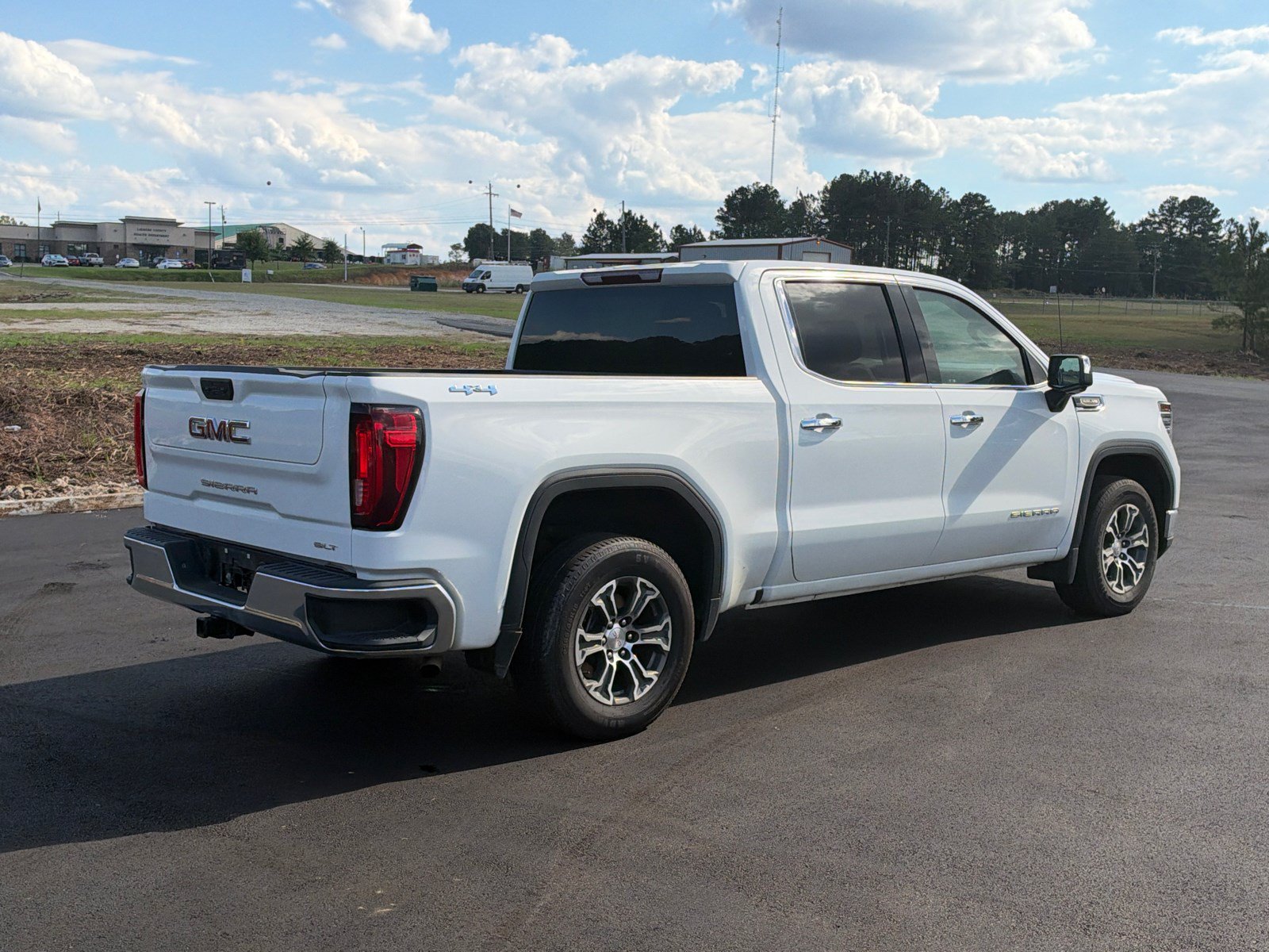 Used 2025 GMC Sierra 1500 SLT AWD/4WD image 5