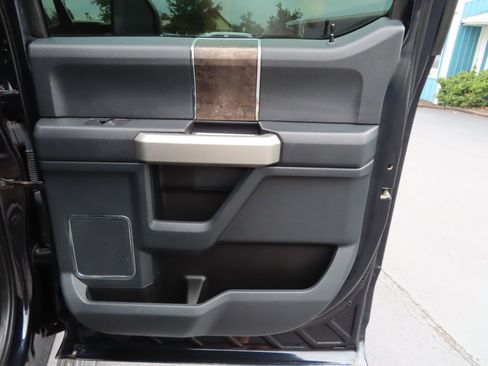 Used 2022 Ford F250 Lariat w/ Black Appearance Package image 48