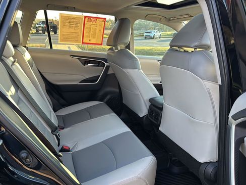 Certified 2022 Toyota RAV4 XLE Premium image 11