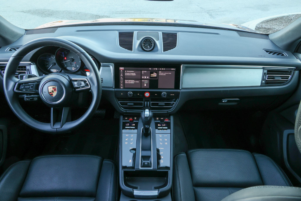 Certified 2026 Porsche Macan AWD/4WD image 33