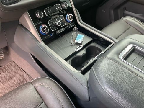 Used 2021 GMC Yukon Denali w/ Denali Premium Package AWD/4WD image 17