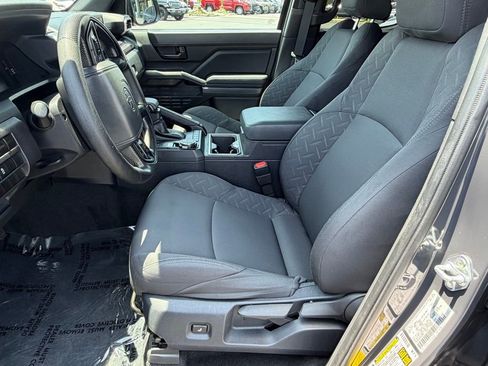 Certified 2025 Toyota Tacoma SR5 AWD/4WD image 21