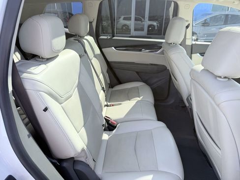 Used 2021 Cadillac XT6 Premium Luxury FWD image 12