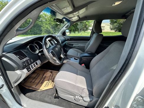 Used 2015 Toyota Tacoma PreRunner w/ SR5 Package RWD image 11