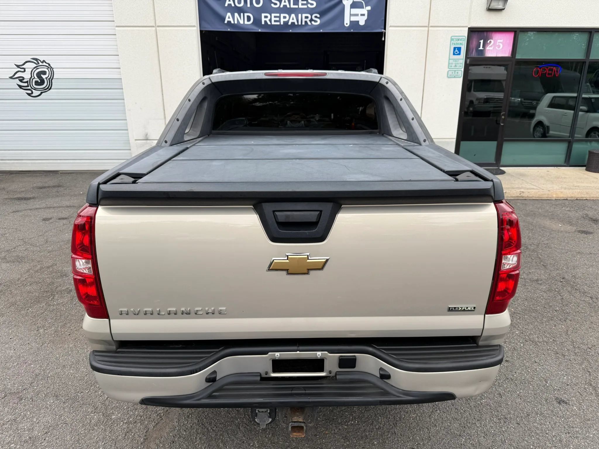 Used 2008 Chevrolet Avalanche LT AWD/4WD image 14