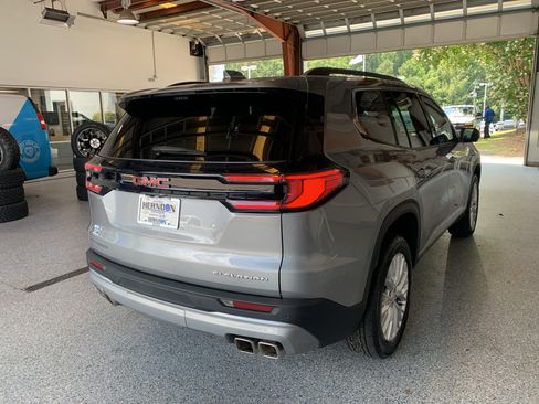 Used 2026 GMC Acadia Elevation w/ Elevation Premium Package FWD image 10
