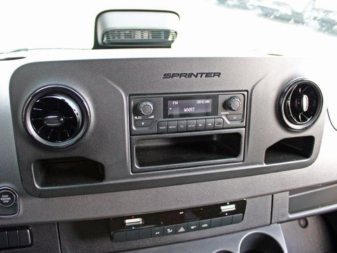 Used 2025 Mercedes-Benz Sprinter 2500 image 17