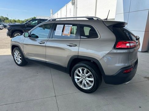 Used 2016 Jeep Cherokee Limited AWD/4WD image 10