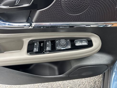 New 2026 Lincoln Corsair Premiere image 13