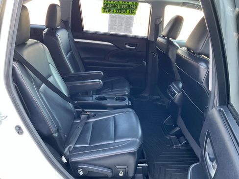 Used 2015 Toyota Highlander XLE image 41