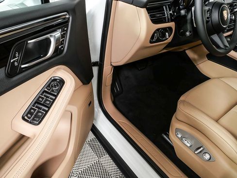 New 2026 Porsche Macan image 8