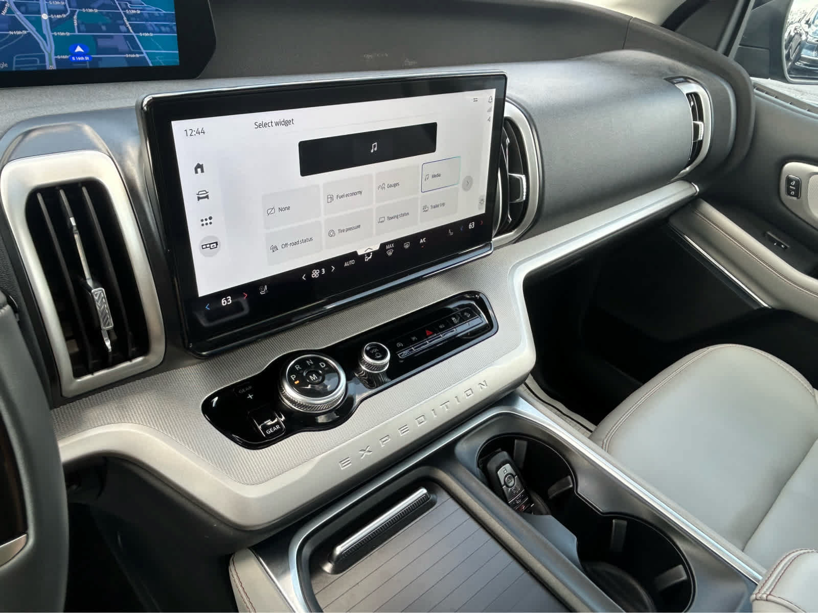 Certified 2025 Ford Expedition Active AWD/4WD image 46