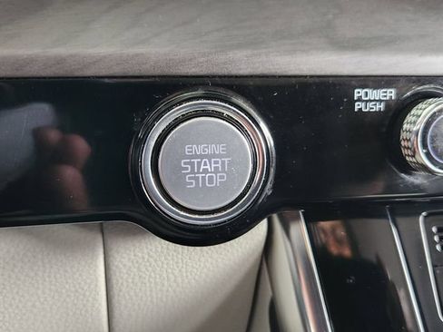 Used 2022 Kia Carnival EX FWD image 19