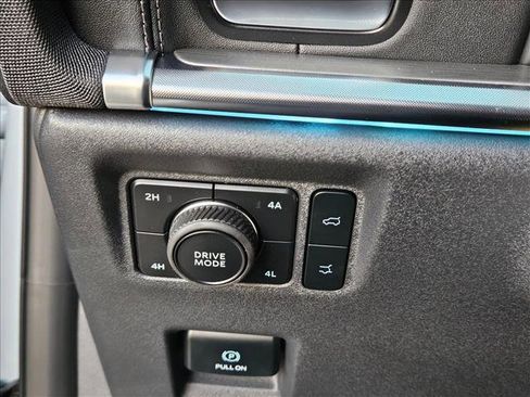 New 2025 Ford Expedition Platinum w/ Driver's Package image 16