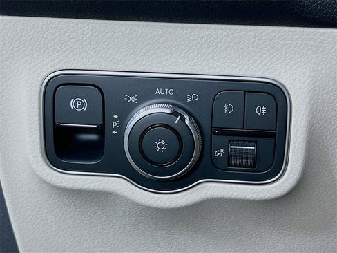 New 2025 Mercedes-Benz GLB 250 4MATIC image 10