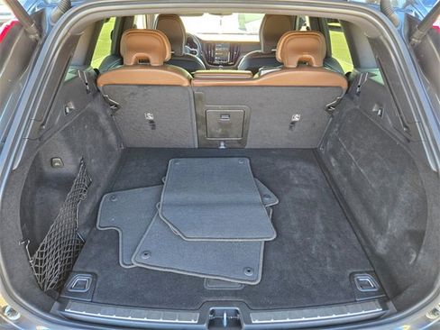 Used 2022 Volvo XC60 B5 Inscription image 18