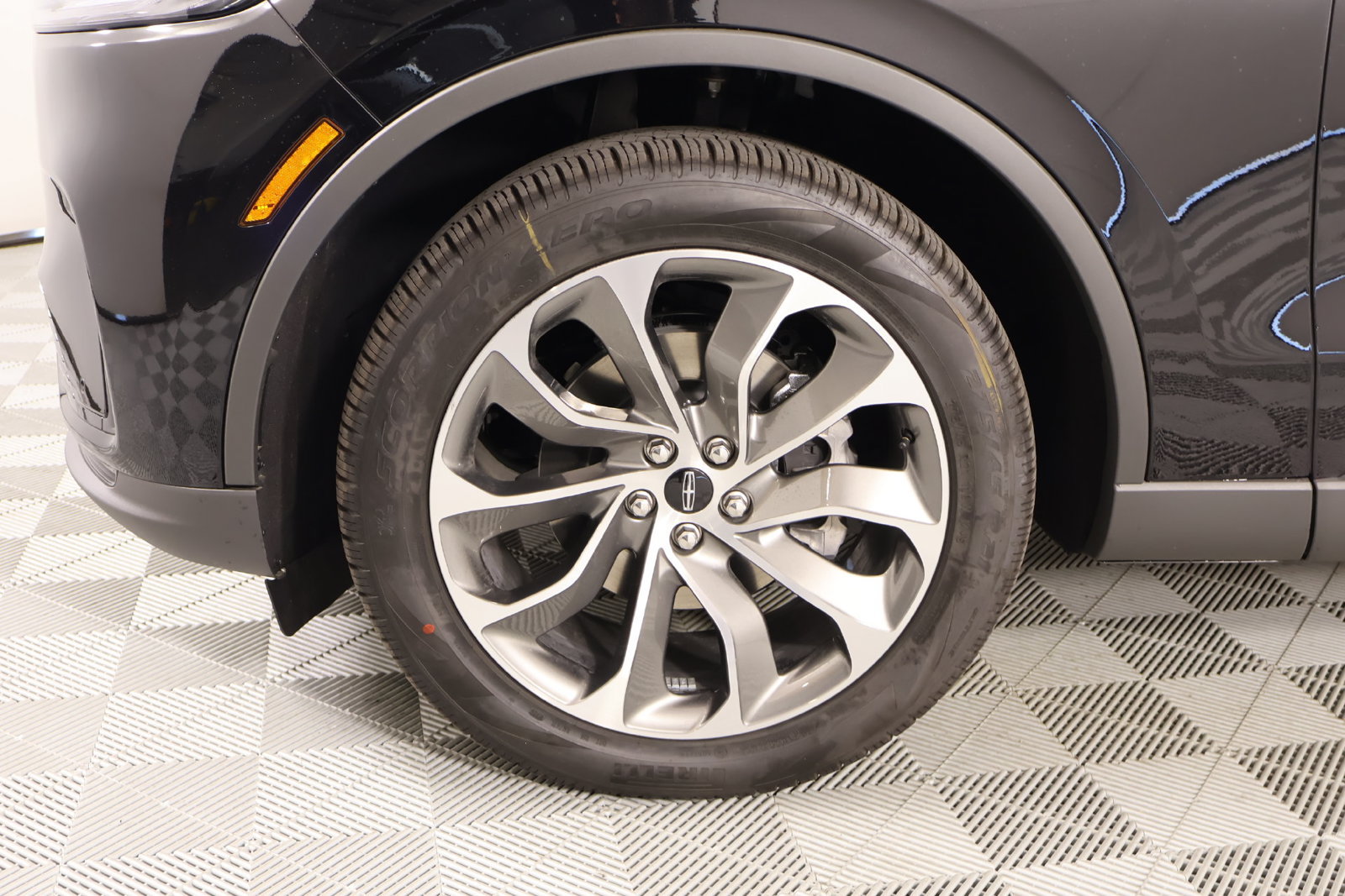 New 2026 Lincoln Aviator AWD image 19